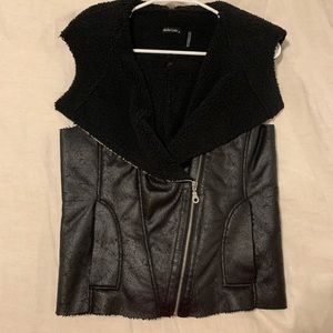 SOLD Black hooded vest with shearling lining inside